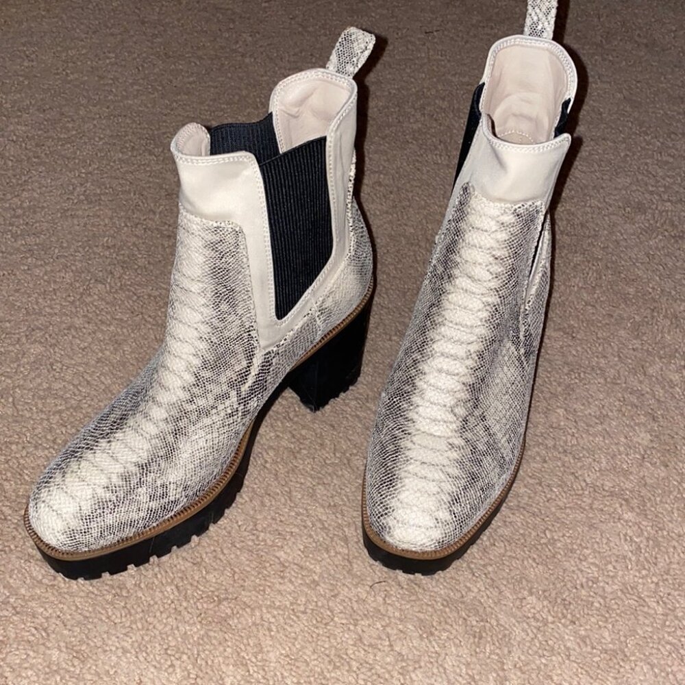 CHINESE LAUNDRY GOOD DAY BOOTIES SIZE 7.5